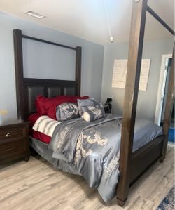Abbeywood Dark Wood Four-Poster 8 Pc Bedroom Set