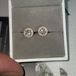 1.2 KT moissanite studs