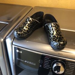 Cheers Print Work Clog 