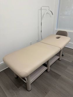 Massage Table w/ Face Hole & Storage NEW