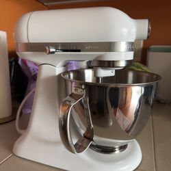 Mini Artisan Kitchen Aid With Attachments & Accessories