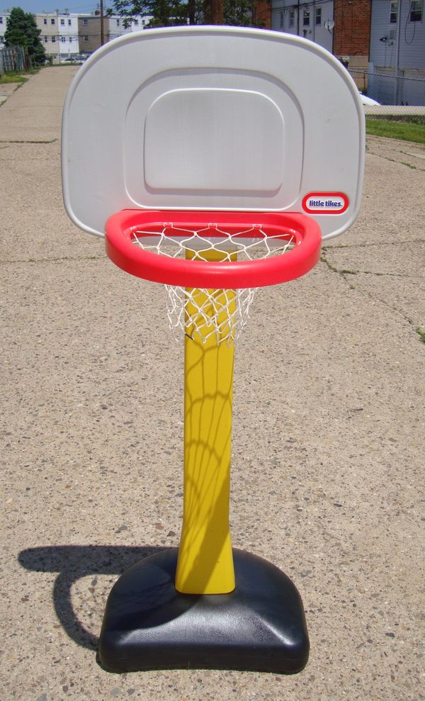 Little Tikes Small Basketball Hoop for Sale in Philadelphia, PA OfferUp