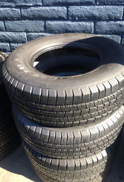 Set semi new Michelin LT 235/75/15