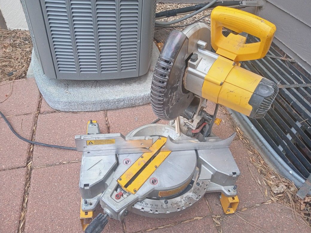 DeWalt Miter Saw With Stand