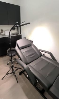 TATTOO - MASSAGE - PMU Bed / Chair