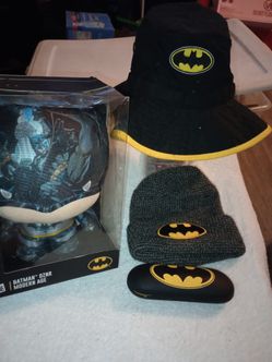 Batman Bundle – Figure, Hats & Case