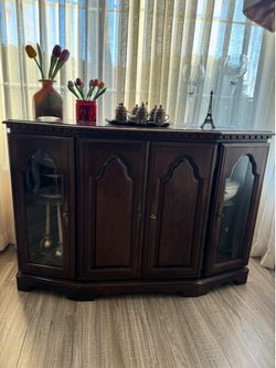 Broyhill China Cabinet/Buffet with Inside Lighting