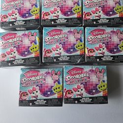 Disney Doorables Let’s Party Mini Peek S14, 1.5 Inch Collectible Toy, Boys and Girls Ages 5 Up