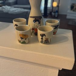Vintage Japanese Saki Set