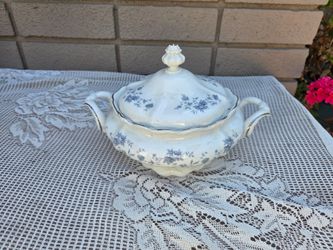 Vintage Porcelain Lidded Sugar Bowl with Floral Pattern