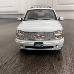 Diecast 1/18 Scale Welly  RARE  2001 GMC Yukon Denali White 