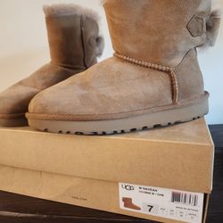 Brown/Chestnut UGG Boots