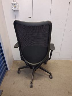 Black Mesh Office Chair with Armrests