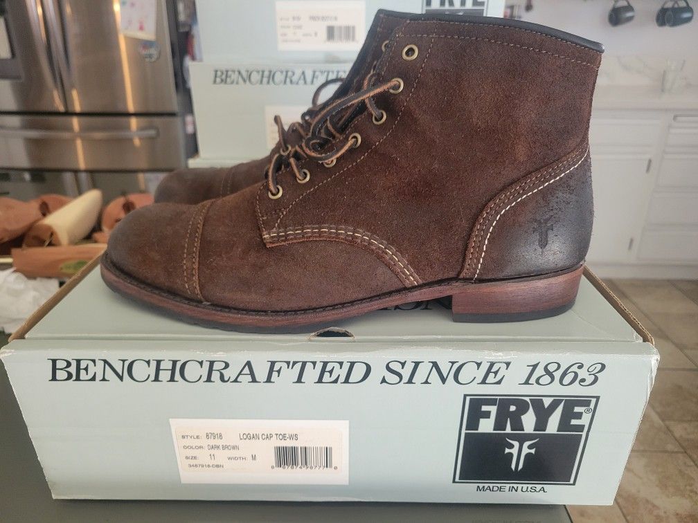 Gorgeous Frye Logan Cap Toe Dark Brown Leather Boots Mens Size 11

Brand New!
