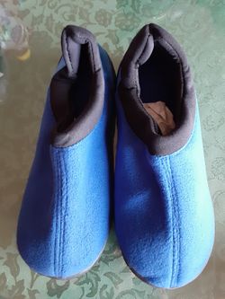 Unisex Slippers.