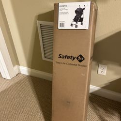 Safety First Step Lite Compact Stroller In black 
