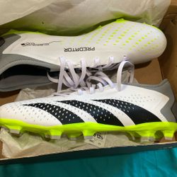 Men’s 11 1/2 Soccer Cleats