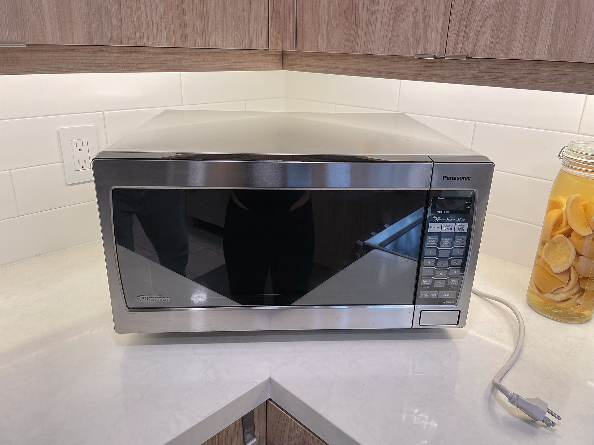 Panasonic NN-SN762S 1250W Stainless Steel Microwave – Good Condition