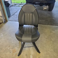 Brand new boat seat with new pedestal swival