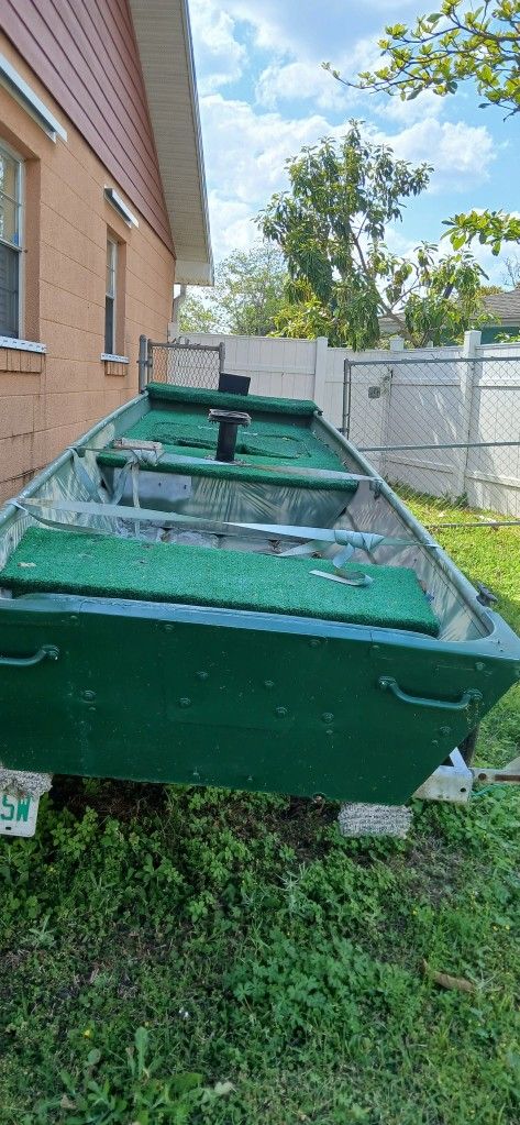 2000's Jon Boat Aluminum camo