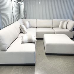 Brand New Luxury Henredon Sectional Outdoor Patio Sectional with Ottoman- Delivery Available 