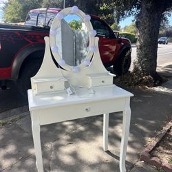 Make Up Vanity With Lights - DELIVERY AVAILABLE 