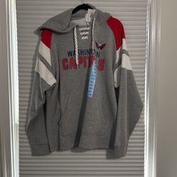 NWT Men’s Large Capitals Hoodie