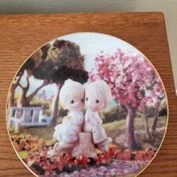 Precious Moments Plate Collection - Love One Another - Plate Number 1533I
