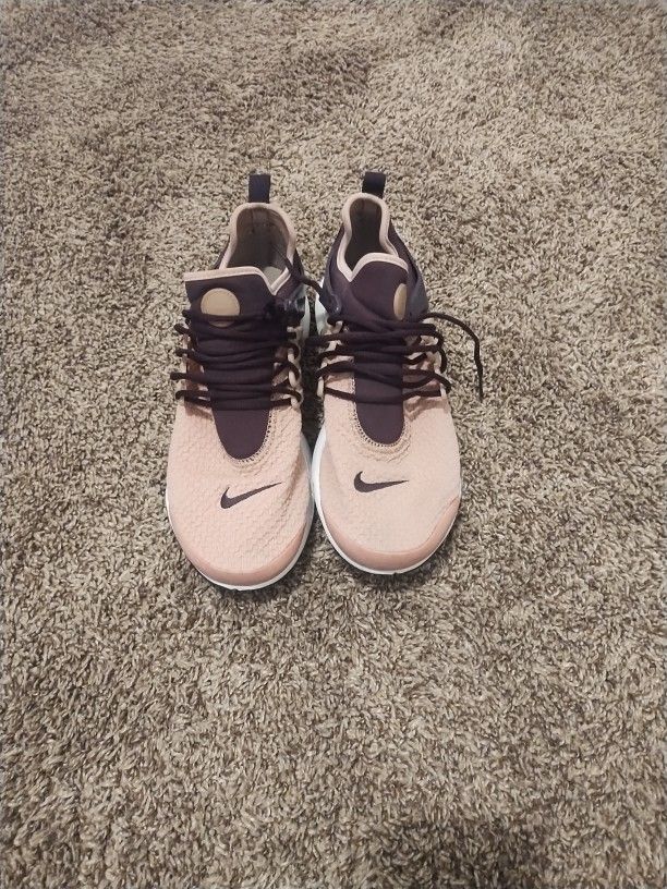 Unisex Nike Preston Shoes Man Size 9 Or Woman Size 10