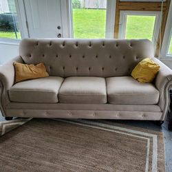 Elegant Tufted Sofa - Like New! Neutral & Stylish