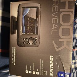 Lowrance Hook Reveal Fish Finder 