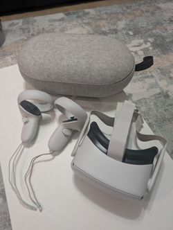 Oculus Quest 2 VR (Good Condition)
