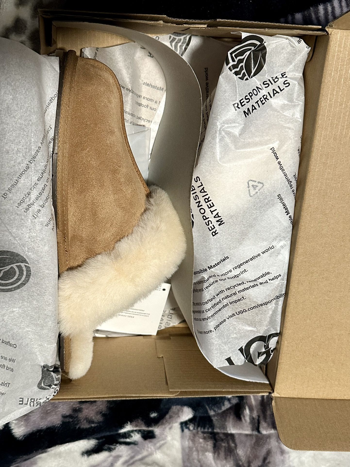 UGG SLIPPERS ♥️