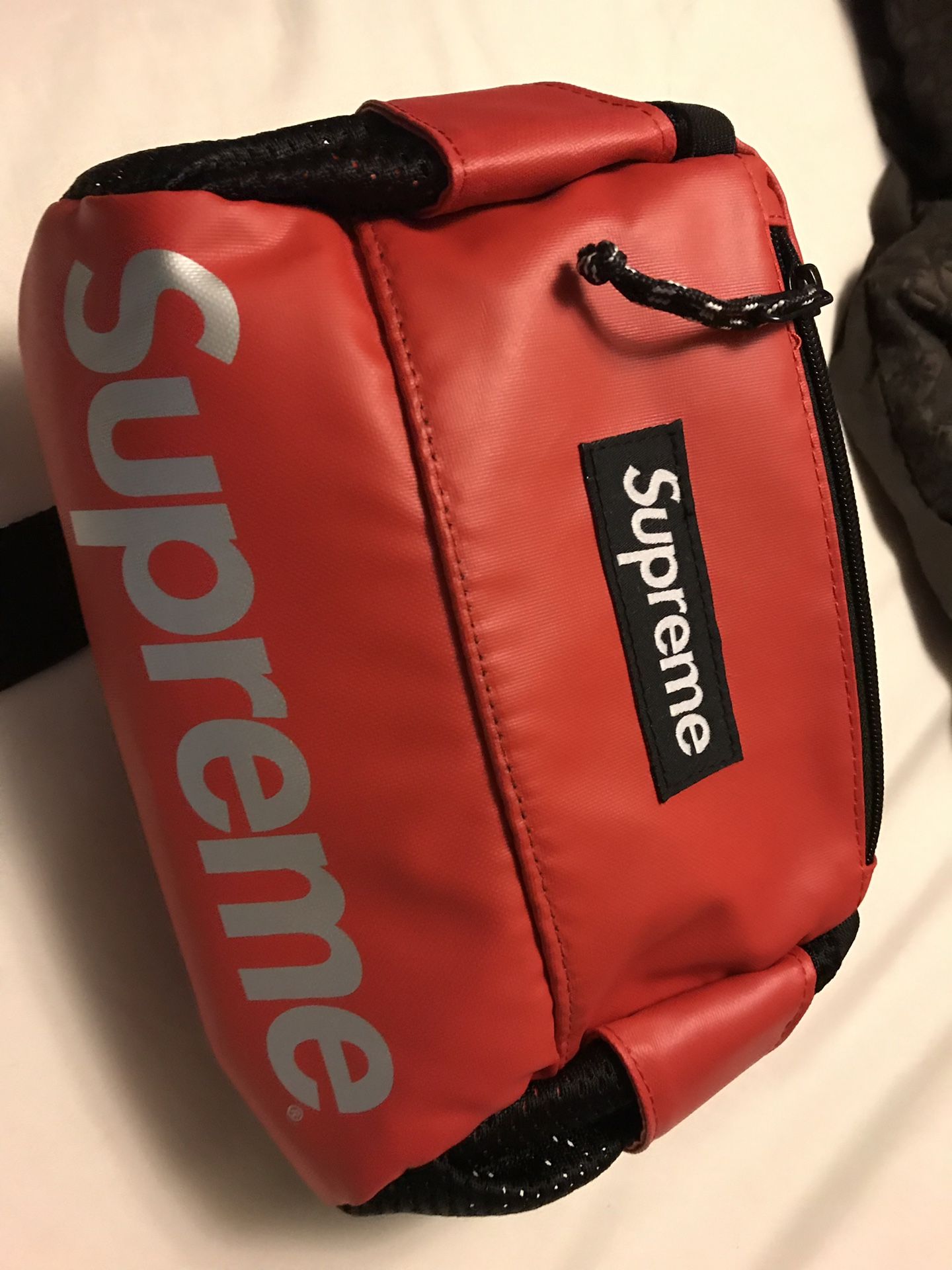 Supreme waist bag/ cheapest in town