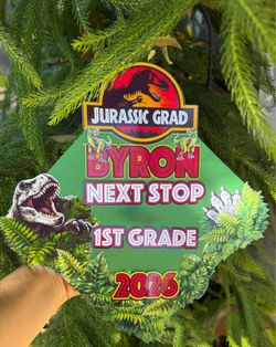 Custom graduation cap topper  Adorno para birrete de graduación 👩‍🎓  Ya disponible para tomar pedidos  Elige , inspírate en un modelo  Que te guste 