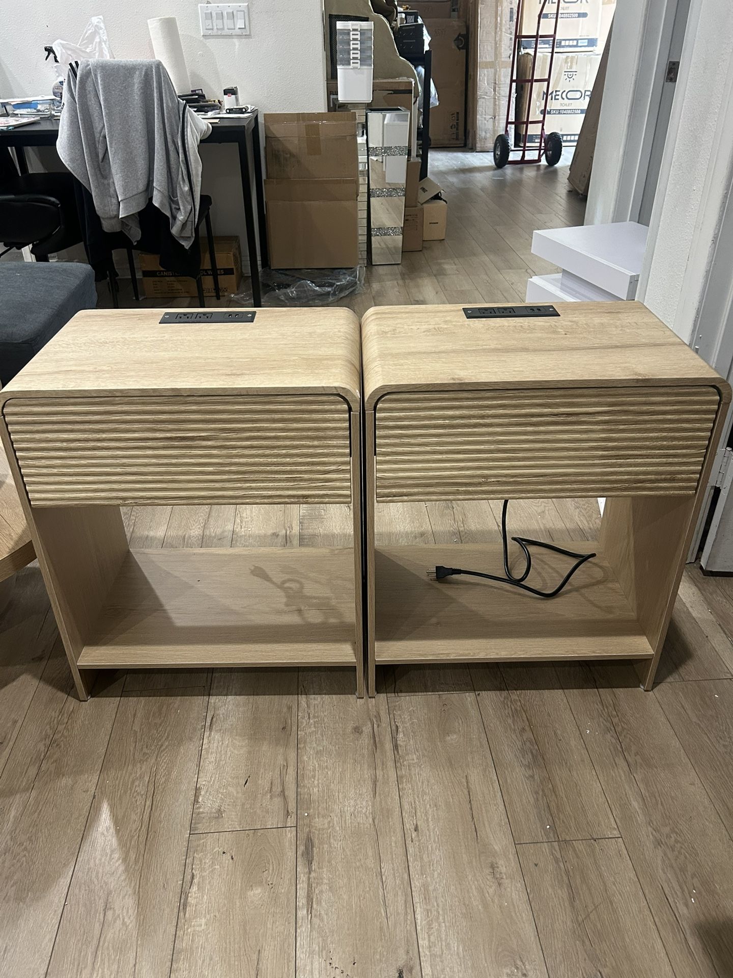 Fluted Nightstand Set of 2 with Charging Station, Modern Bed Side Table End Table with Drawer Storage, Large Wooden Night Stands Bedside