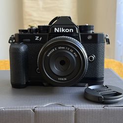 Nikon Zf 40mm F/2 Mirrorless Camera Kit W/ Extras