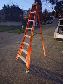Werner 8ft Fiberglass Tripod Ladder. Excelent Condition. Four pick up free moat sea. No low ball offers please. No trades.