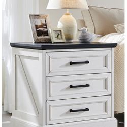 Nightstand  22 Inch Wide End Table with 3 Large Drawers & Bar Handles, Rustic Wood Small Dresser Chest of Drawers for Bedroom, L