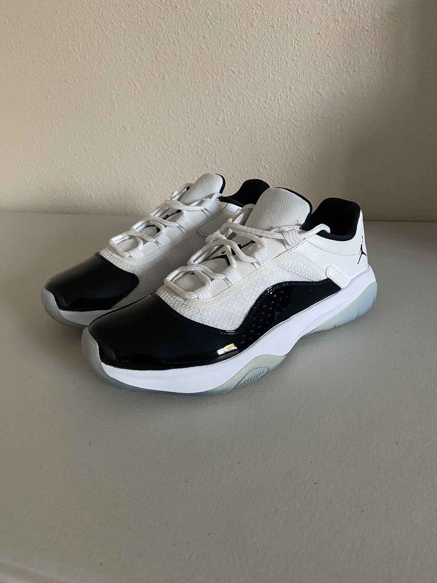 Jordan 11 CMFT Low Concord