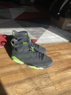 Jordan Retro 6 Green Glow Size 9.5 DS