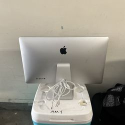MacBook Laptop 2015 And A 26in Apple Monitor 