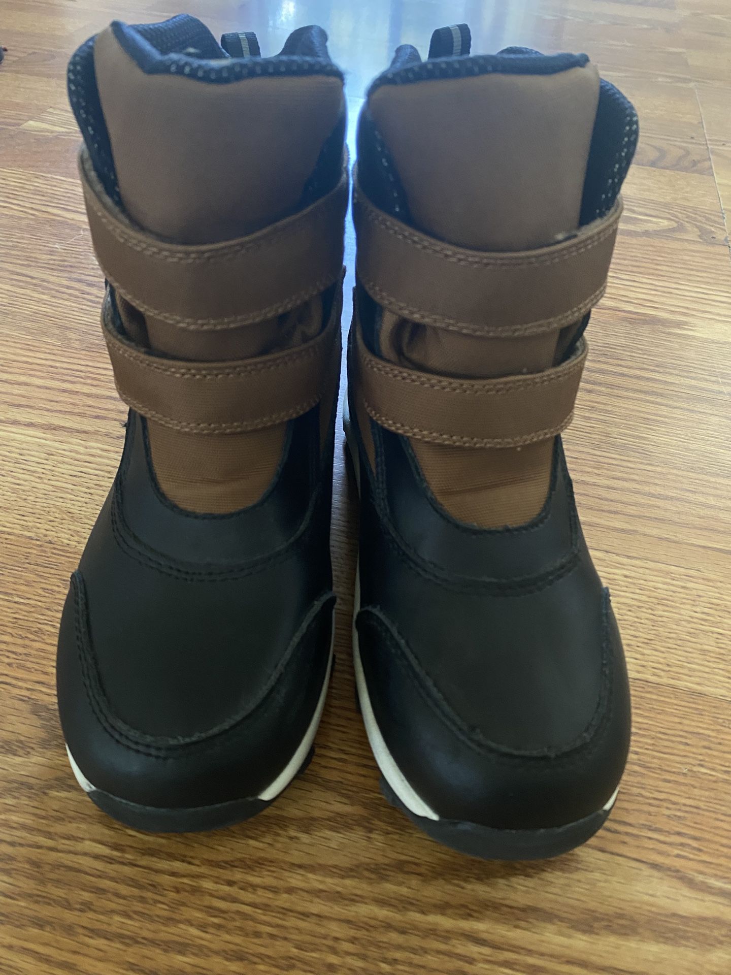 New All In Motion Kids Snow Boots Boys Size 1 Color Black/ Tan