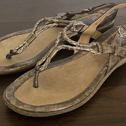 BOC Born Concept Women’s Thong Flat Sandals Braided Bronze Metallic Straps 10M