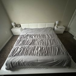 California King Bed With Dresser And 2 Night Stands