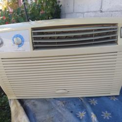 W0RKS GREAT AC WINDOW UNIT
