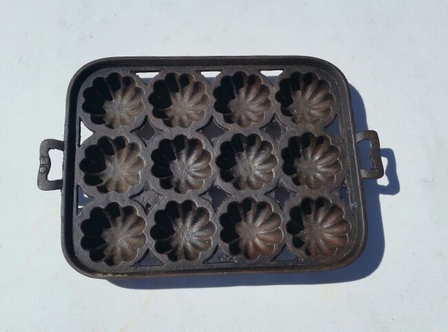 Vintage Cast Iron Muffin Gem Pan Mold 12 Muffins - antiques - by