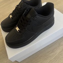 All Black Air Forces 