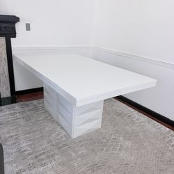 Dining table and 6 Chairs 