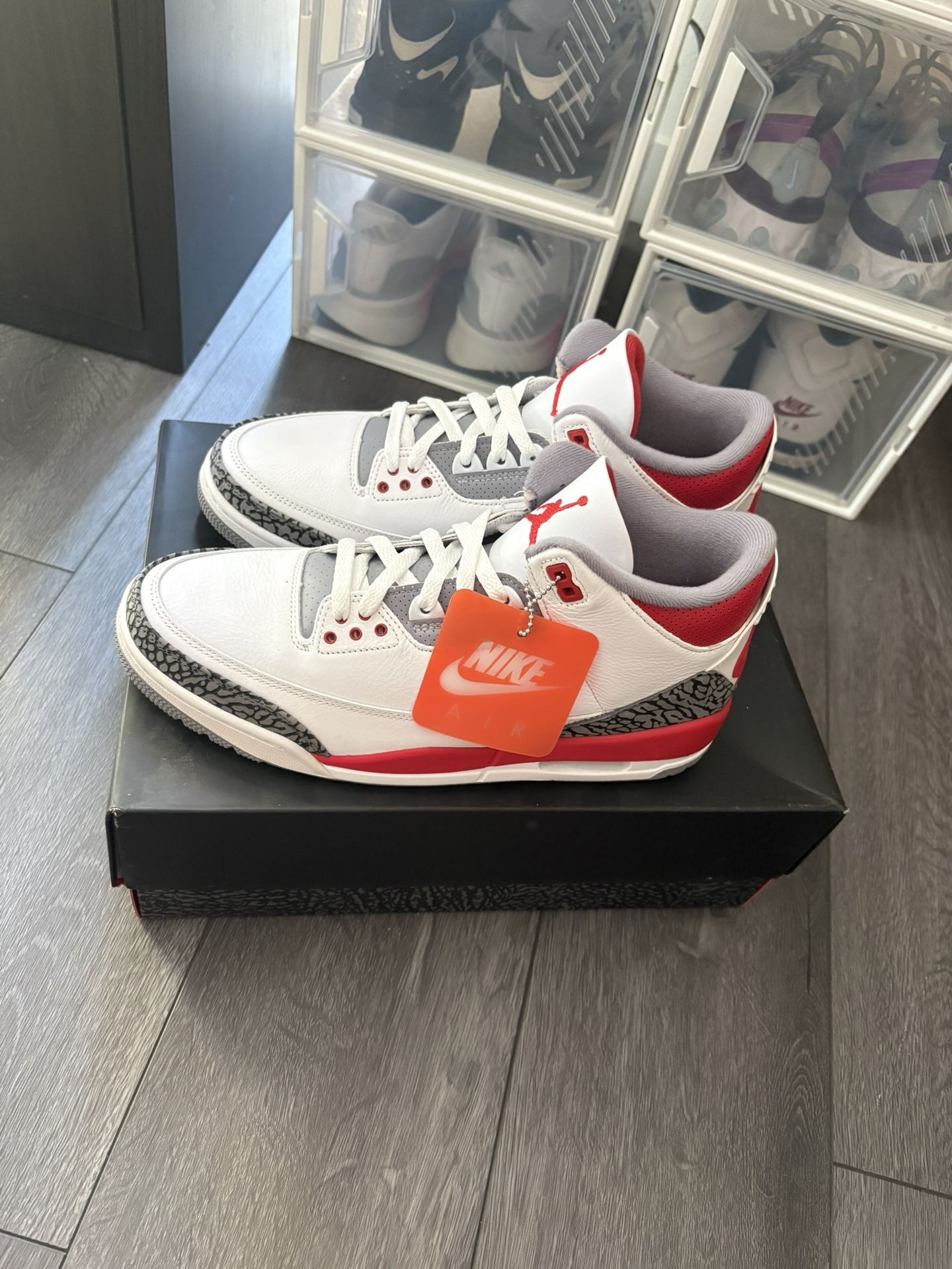Jordan 3 Fire Red (Size 10.5)